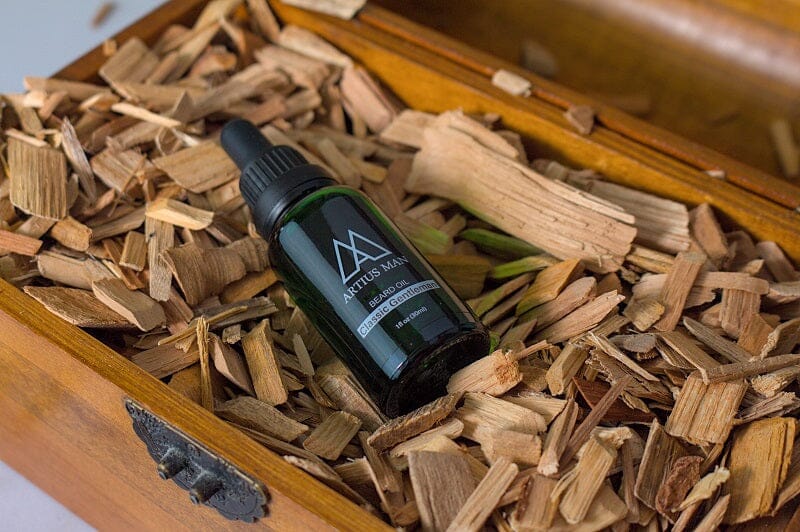 Classic Gentleman: Deluxe Sandalwood Beard Oil